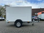 Rimorchio per auto Saris GO da 1350 kg, vista esterna bianca