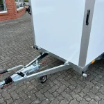 Saris GO 256: trasportatore di auto, vista laterale con telaio zincato